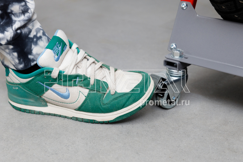 Стойка для колёс 1х8 на роликах со стальной столешницей