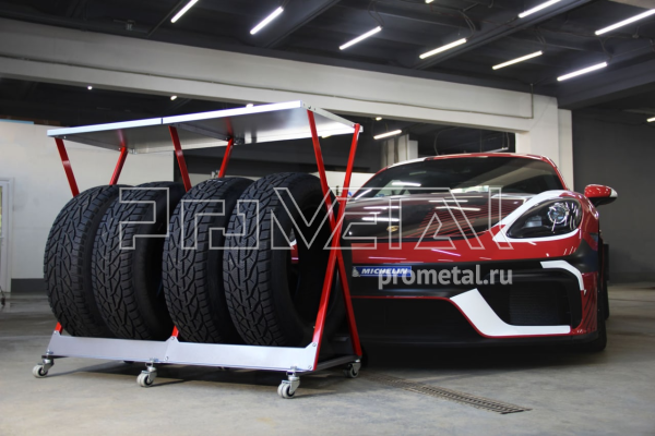 Стойка для колёс 1х4 на роликах с полкой