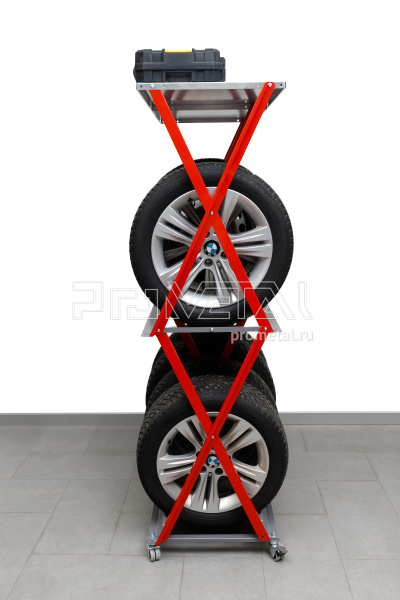 Стойка для колёс 2х4 на роликах с полкой