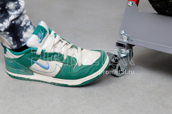 Стойка для колёс 1х8 на роликах с деревянной столешницей