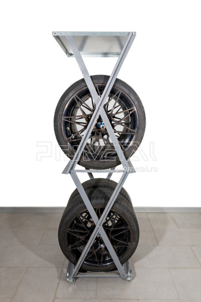 Стойка для колёс 2х2 на ножках с полкой