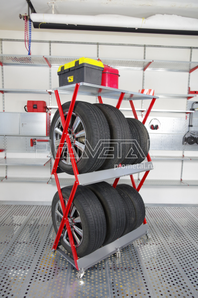 Стойка для колёс 2х4 на роликах с полкой