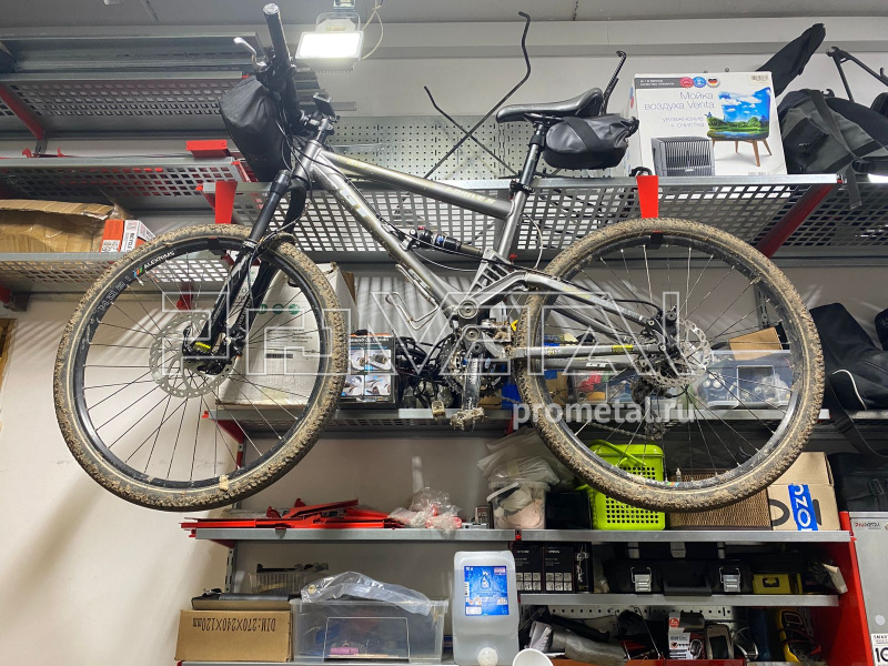 Крюк для велосипеда за полку